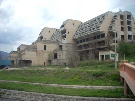 Nezavršeni hotel u Vranjskoj Banji 
